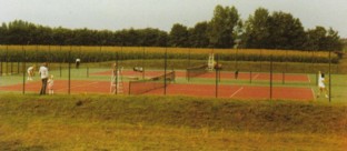 ... die ersten beiden Hartplätze des TSC 1977